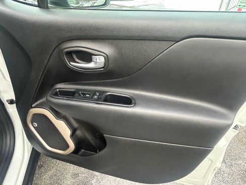 Used 2016 Jeep Renegade 75th Anniversary image 10