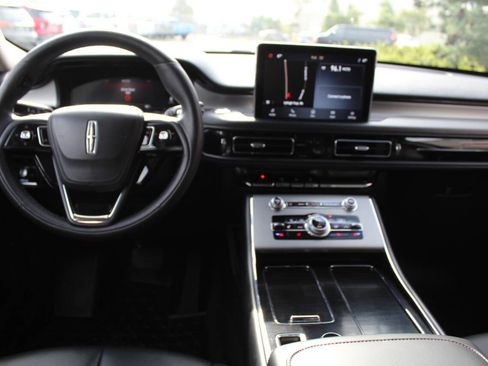 Used 2023 Lincoln Aviator AWD image 23