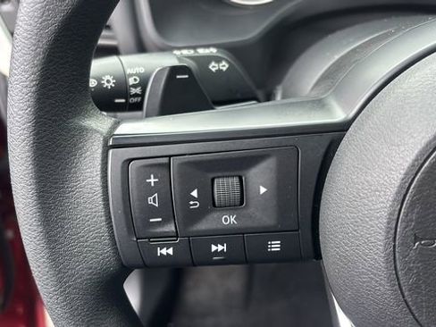 Used 2024 Nissan Rogue SV image 19