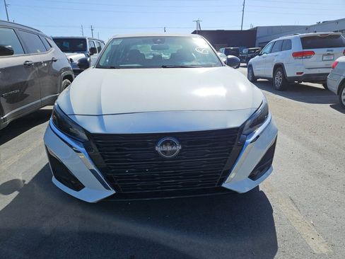 Used 2025 Nissan Altima 2.5 SV image 3