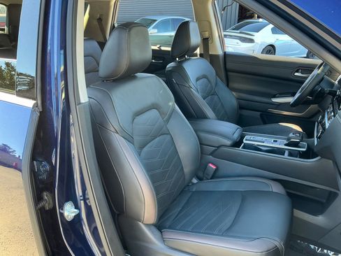 Used 2023 Nissan Pathfinder Platinum w/ Cargo Package image 22