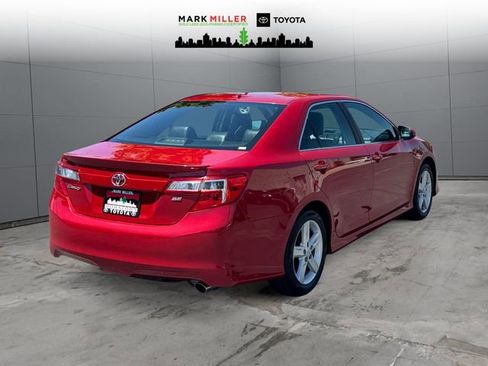 Used 2014 Toyota Camry SE w/ Moonroof Package FWD image 5