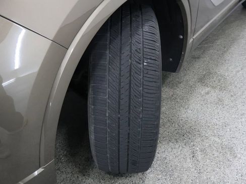 Used 2018 Buick Envision Essence w/ LPO, Cargo Package FWD image 4