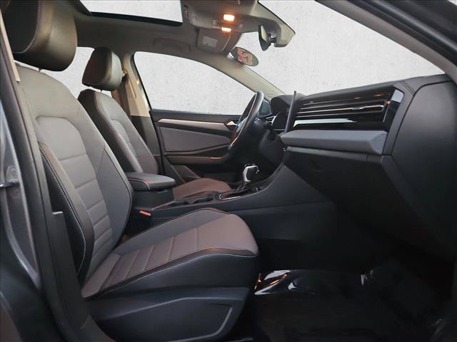 Used 2025 Volkswagen Jetta SE FWD image 21