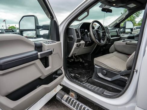 Used 2018 Ford F250 XLT w/ FX4 Off-Road Package AWD/4WD image 27