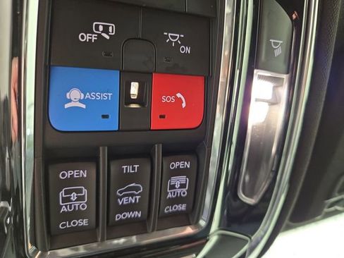 Used 2022 Jeep Grand Cherokee Overland image 27