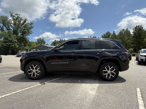 New 2025 Jeep Grand Cherokee Limited w/ Luxury Tech Group II image 4