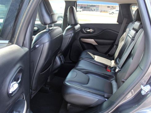 Used 2018 Jeep Cherokee Limited AWD/4WD image 10