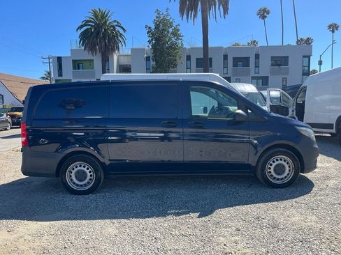 Used 2016 Mercedes-Benz Metris image 4