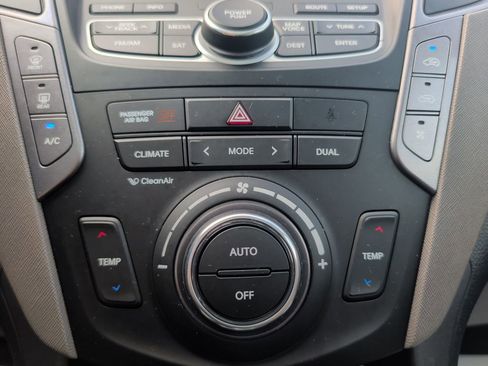 Used 2013 Hyundai Santa Fe Limited w/ Technology Pkg image 16