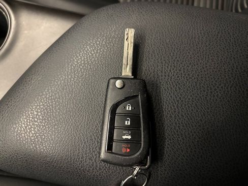 Used 2022 Toyota Camry SE image 18