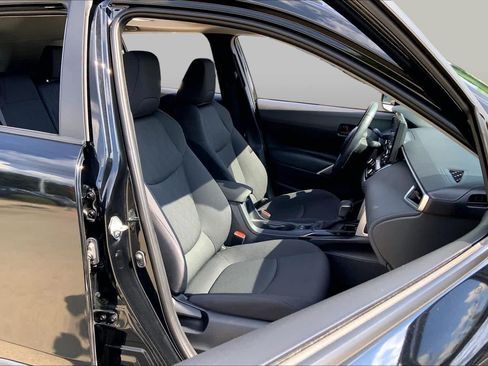 Used 2022 Toyota Corolla Cross LE w/ Moonroof Package FWD image 9