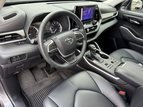 Certified 2023 Toyota Highlander XLE image 13