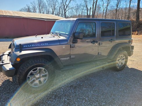 Used 2016 Jeep Wrangler Unlimited Rubicon w/ Connectivity Group image 1