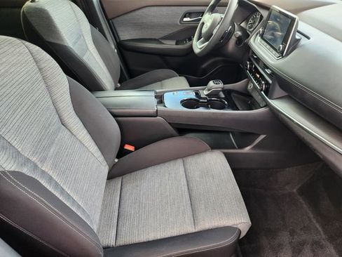 Used 2023 Nissan Rogue SV image 10