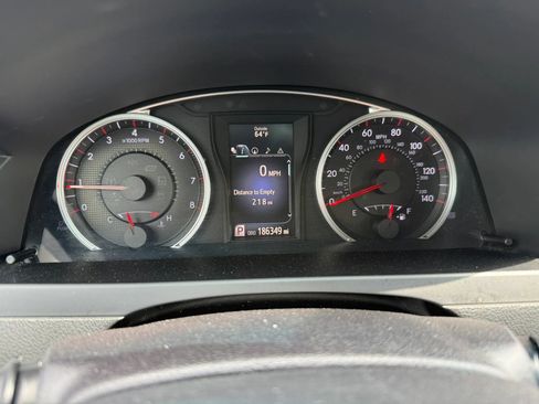 Used 2016 Toyota Camry SE w/ Moonroof Package FWD image 7