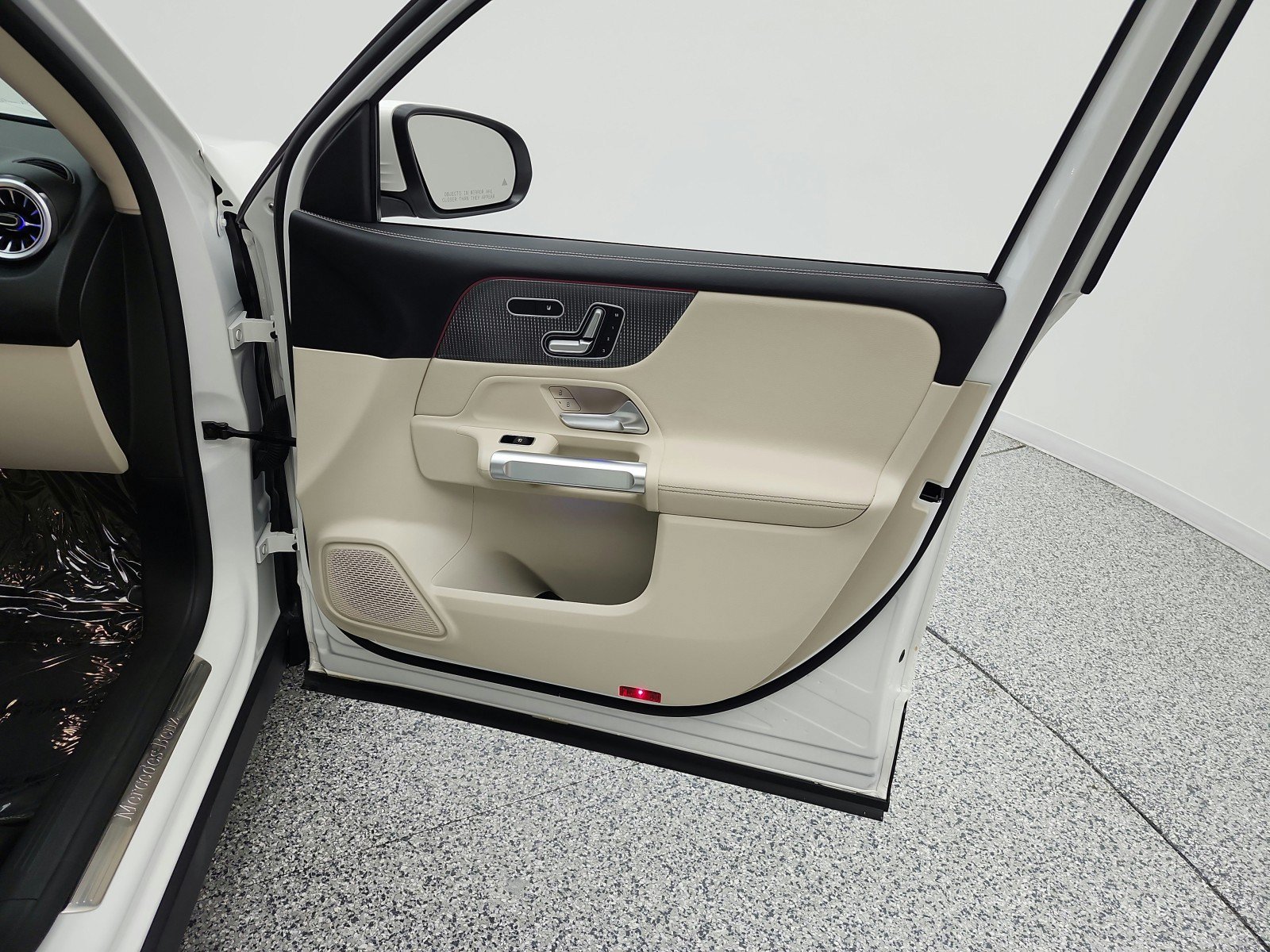 Used 2023 Mercedes-Benz GLB 250 image 21
