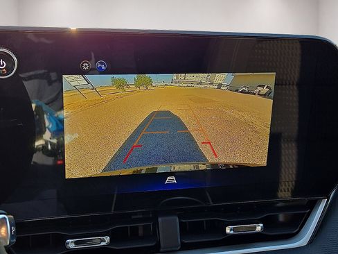 Used 2025 Chevrolet Equinox LT FWD image 27