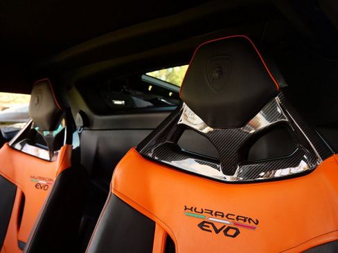 Used 2020 Lamborghini Huracan EVO image 21