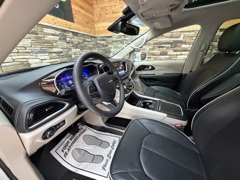 Used 2022 Chrysler Pacifica Limited FWD image 10