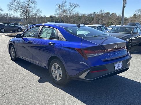 New 2026 Hyundai Elantra SE image 5