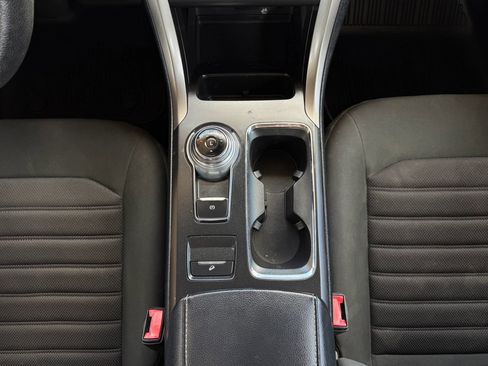 Used 2019 Ford Fusion SE FWD image 17