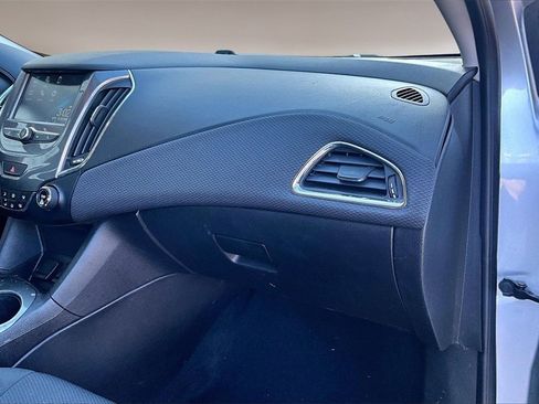 Used 2018 Chevrolet Cruze LT image 15
