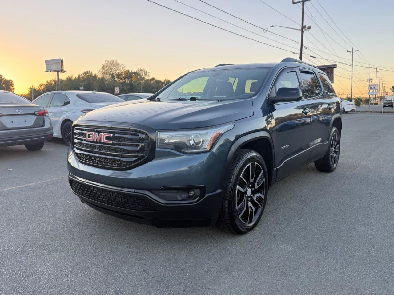 Used 2019 GMC Acadia SLT w/ Black Edition FWD image 3