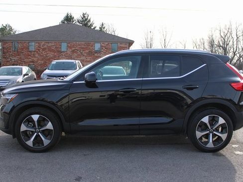 Used 2025 Volvo XC40 B5 Plus image 5