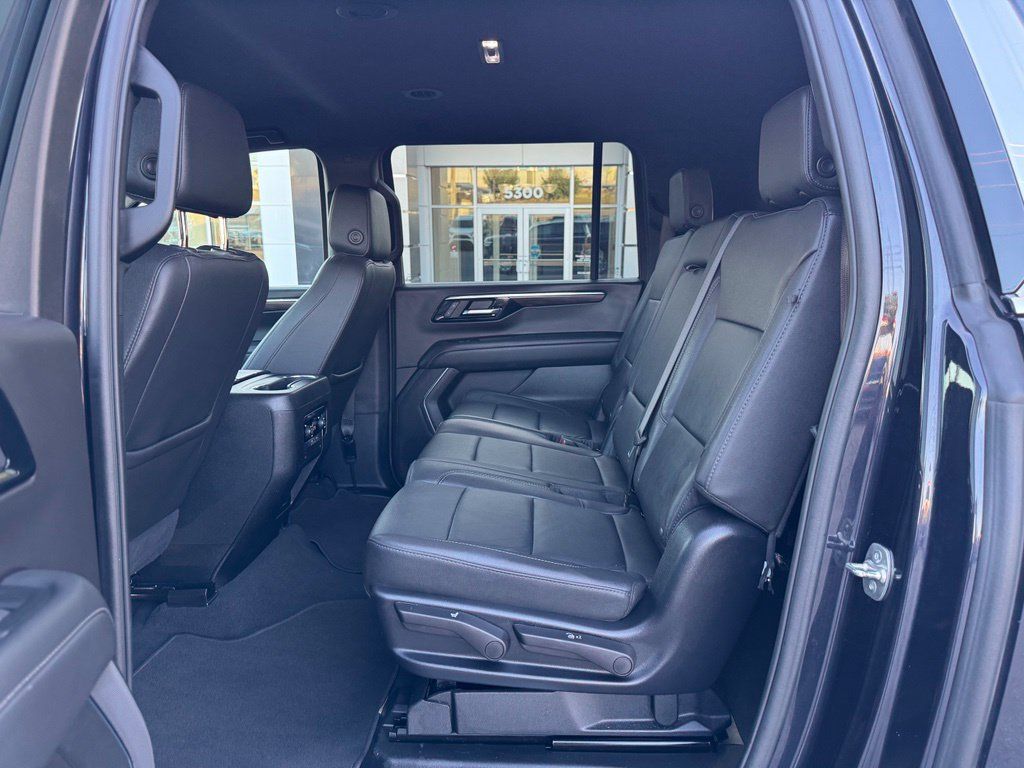 Used 2025 Chevrolet Suburban LT AWD/4WD image 26