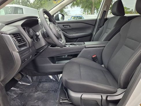 Used 2024 Nissan Rogue S FWD image 12