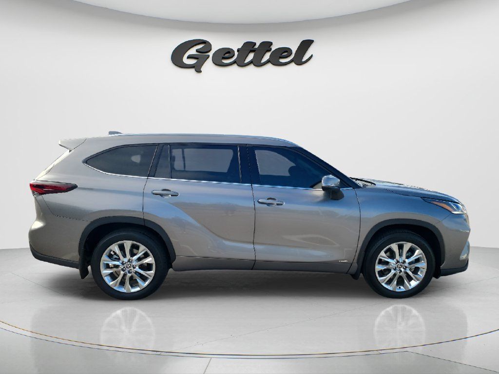 Used 2026 Toyota Highlander Limited AWD/4WD image 4