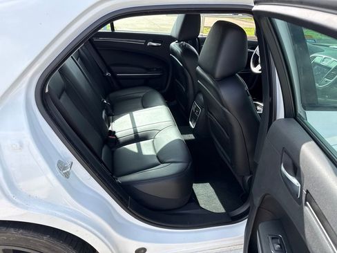 Used 2022 Chrysler 300 Touring L RWD image 12