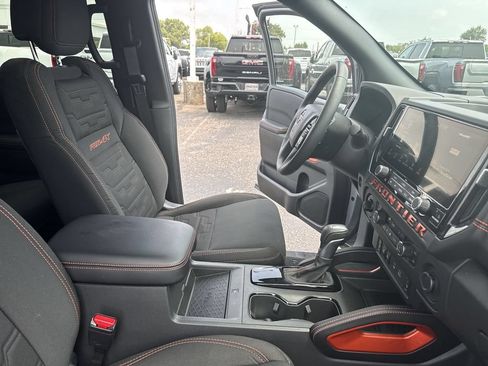 Used 2025 Nissan Frontier PRO-4X w/ Pro Convenience Package AWD/4WD image 13
