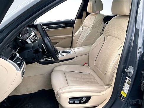 Used 2020 BMW 750i xDrive w/ Executive Package AWD/4WD image 21