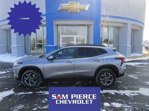 Certified 2025 Chevrolet Trax LT w/ LT Convenience Package FWD image 1