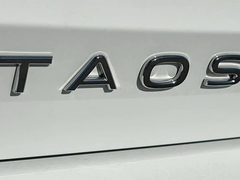 Used 2025 Volkswagen Taos SE w/ Panoramic Sunroof Package image 28