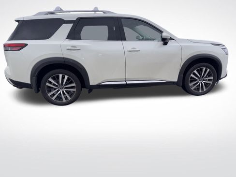 Used 2023 Nissan Pathfinder Platinum image 3