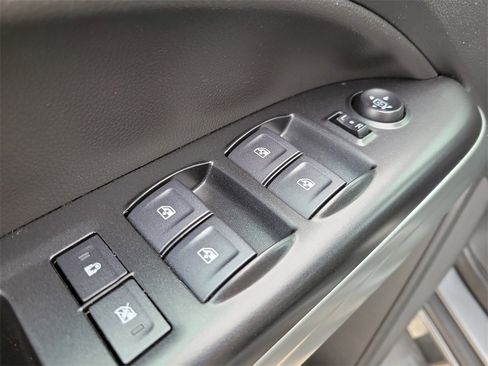 Used 2022 Chevrolet Colorado LT w/ LT Convenience Package image 17