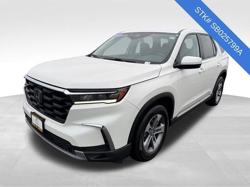 Used 2025 Honda Pilot EX-L image 3