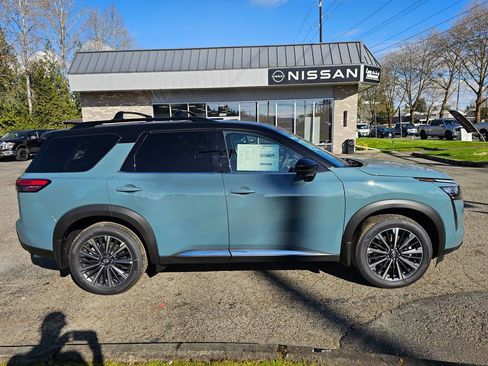 New 2026 Nissan Pathfinder Platinum image 4