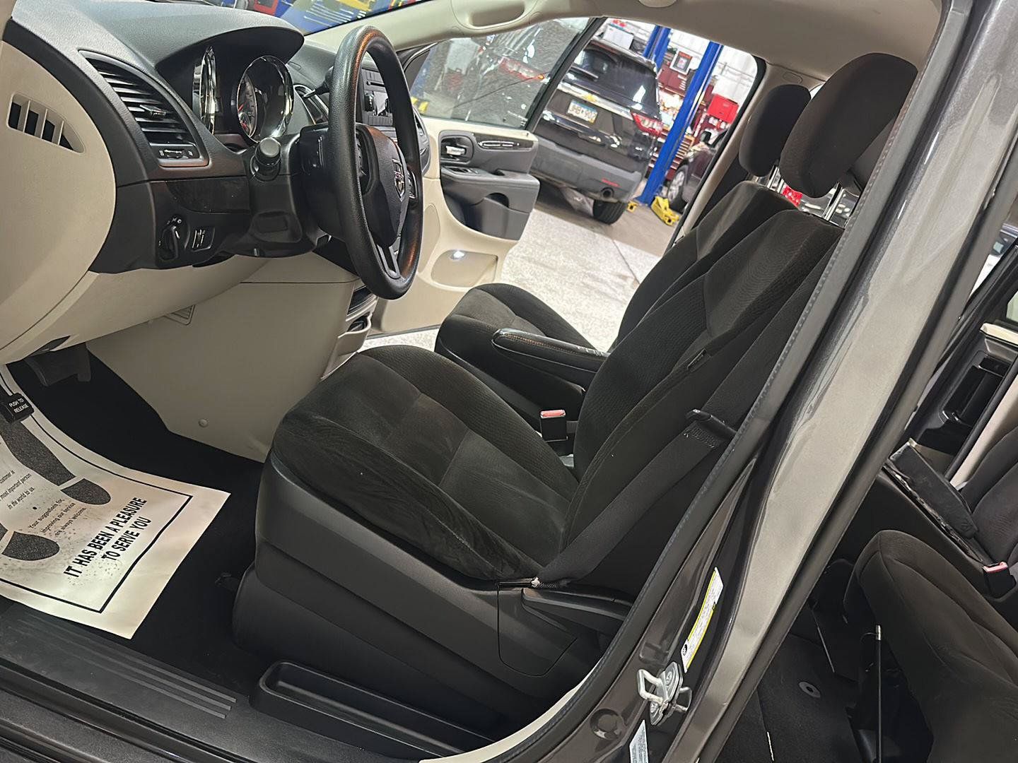 Used 2015 Dodge Grand Caravan SE w/ Quick Order Package 29E SE FWD image 15