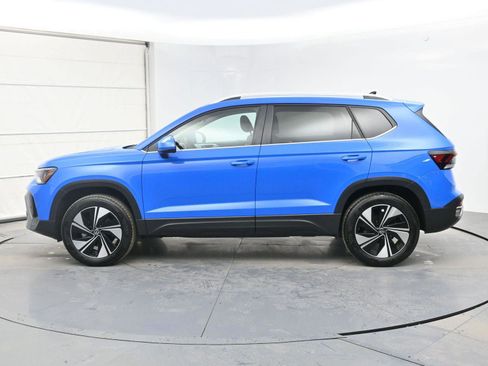 Used 2025 Volkswagen Taos SE w/ Panoramic Sunroof Package image 22