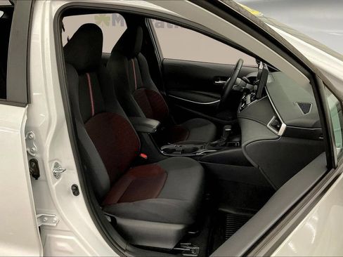 Used 2024 Toyota Corolla SE image 9