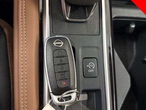 Certified 2025 Nissan Pathfinder Platinum w/ Black Appearance Package FWD image 19