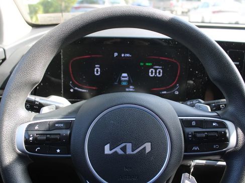Used 2023 Kia Sportage LX AWD/4WD image 24