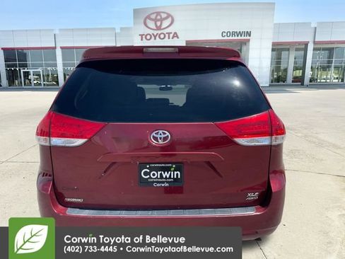 Used 2011 Toyota Sienna XLE AWD/4WD image 4