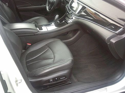 Used 2019 Buick LaCrosse Essence w/ Sun and Shade Package AWD/4WD image 6