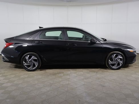 Certified 2025 Hyundai Elantra SEL FWD image 15