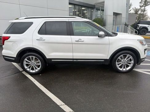 Used 2018 Ford Explorer Limited w/ Equipment Group 301A image 8